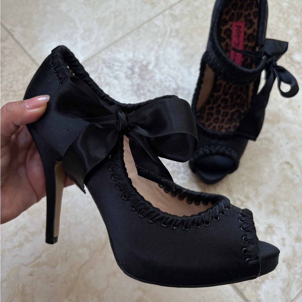 Betsey Johnson Black Mary Jane Heels